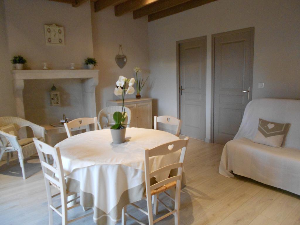 Au Coeur D'Origny Bed & Breakfast Couches Rom bilde